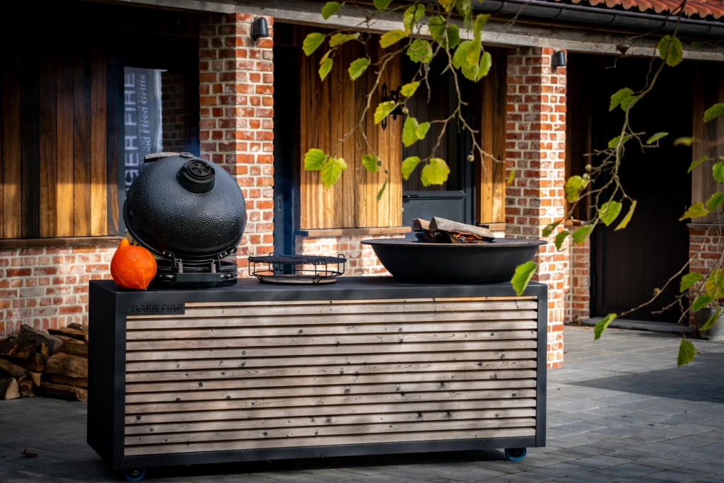 Plancha BBQ Knokke-Heist
Buitenkeuken met een Kamado BBQ en een Plancha BBQ. In zwart gepoederlakt. Perfect voor barbecueën in België.